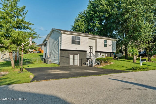 1108 Palisades Dr, Frankfort