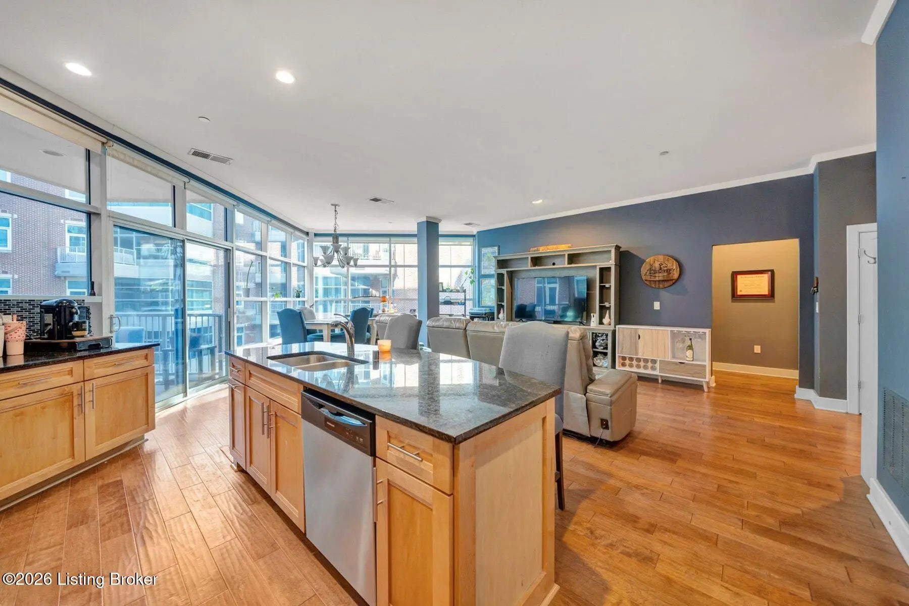 Photo of Listing #1708496