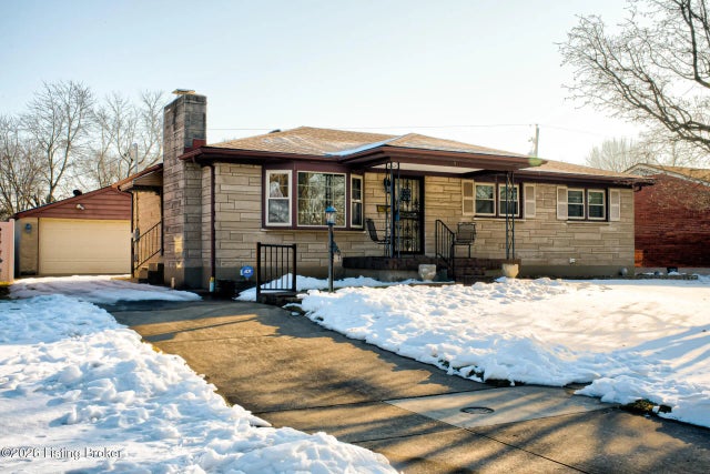 3911 Woodgate Ln, Louisville