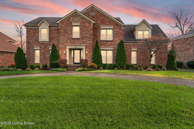 305 Lake Forest Pkwy, Louisville