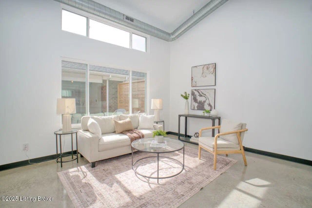 616 Burnett Farm Ln, Louisville