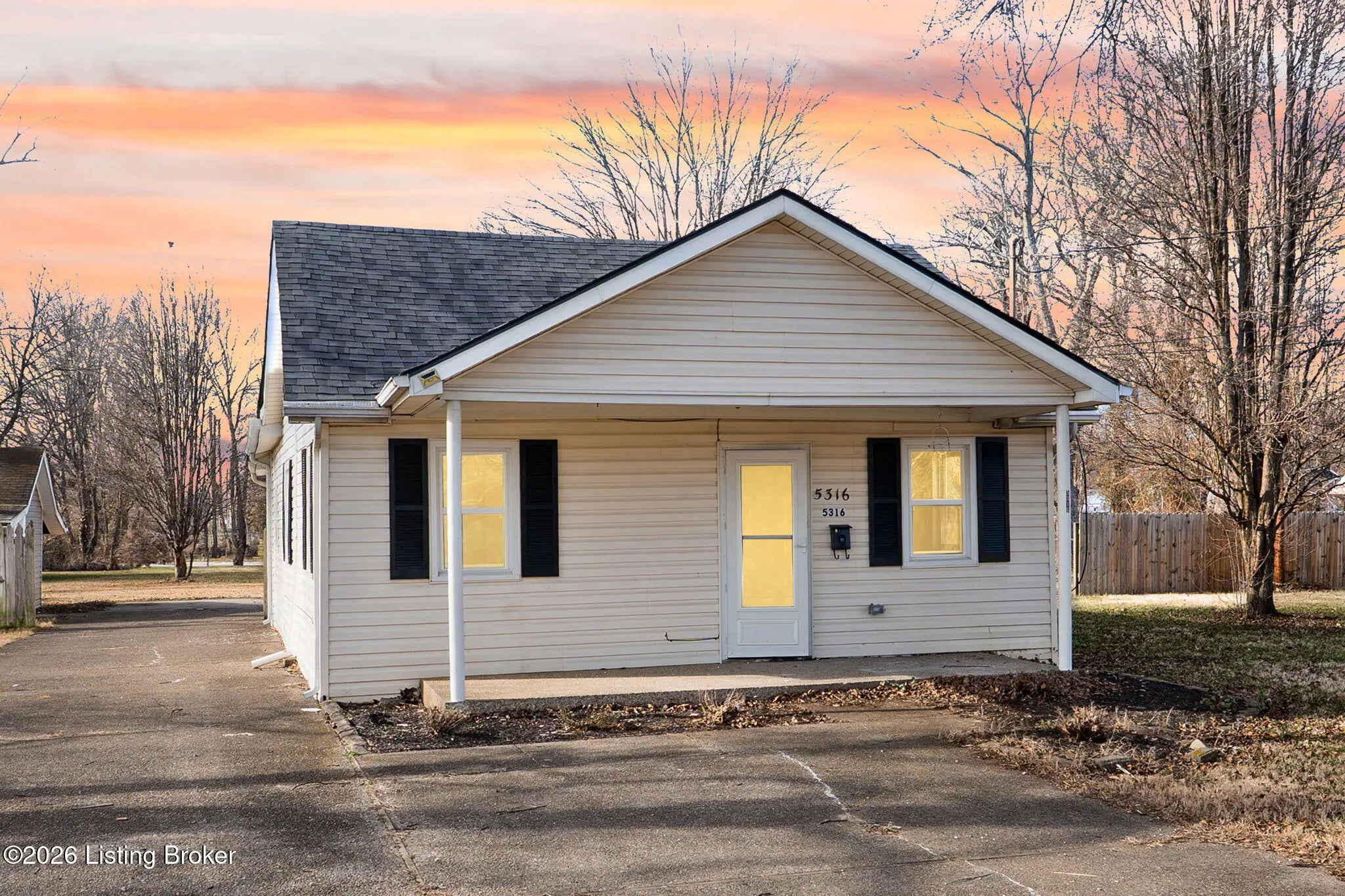 Photo of Listing #1709366