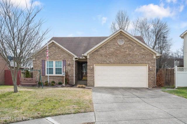 704 Auburn Oaks Dr, Louisville