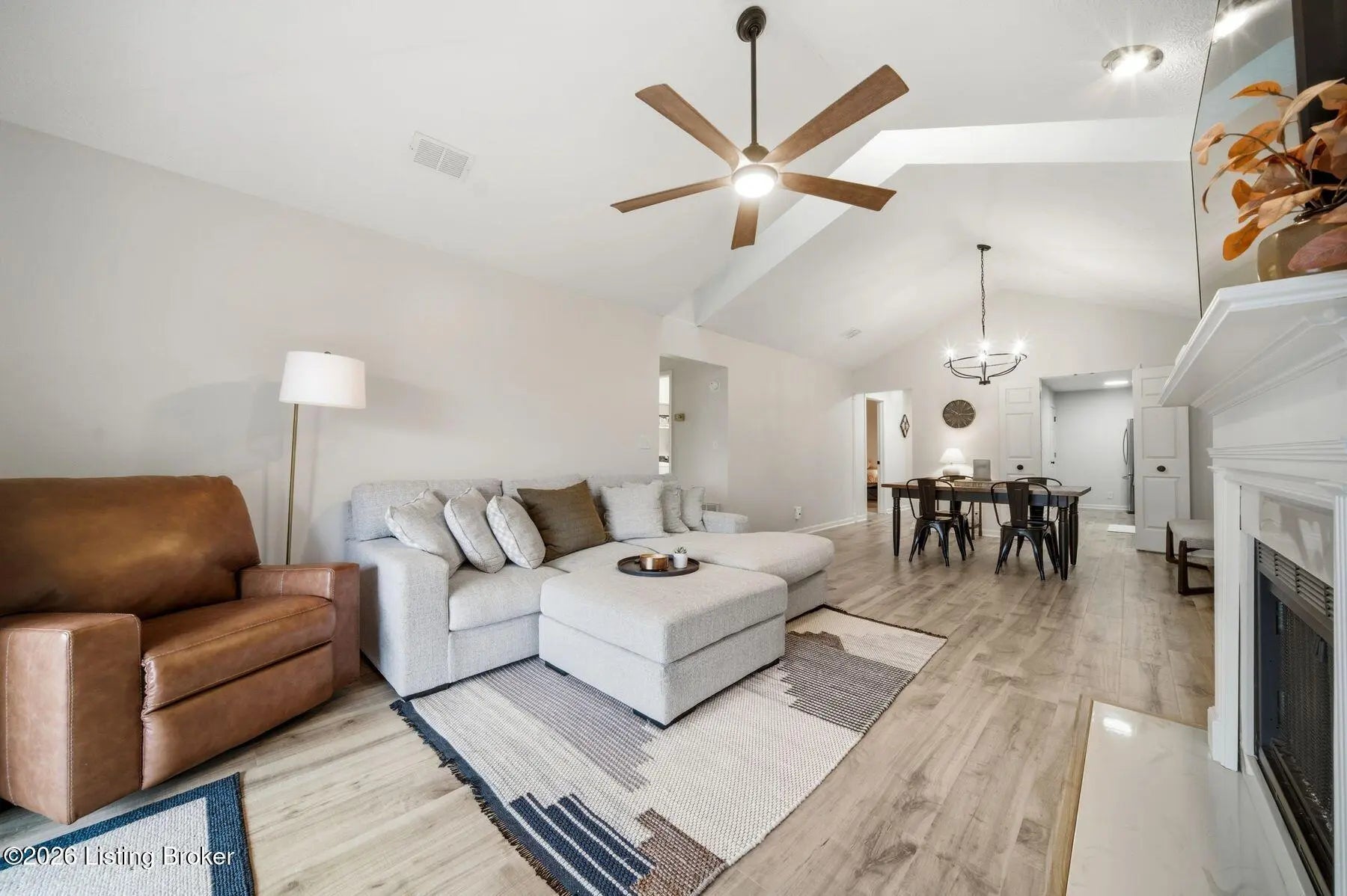 Photo of Listing #1710145