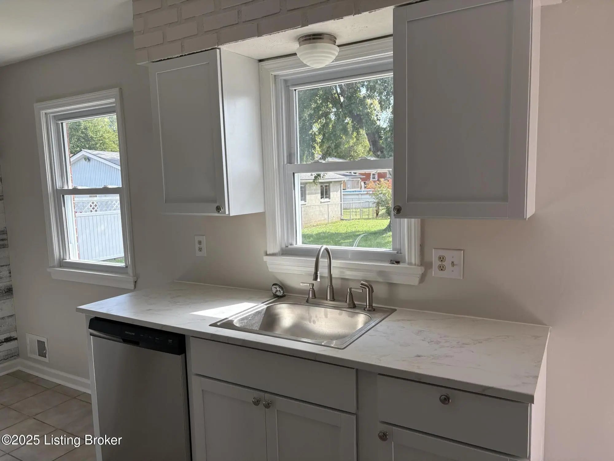 Photo of Listing #1709681