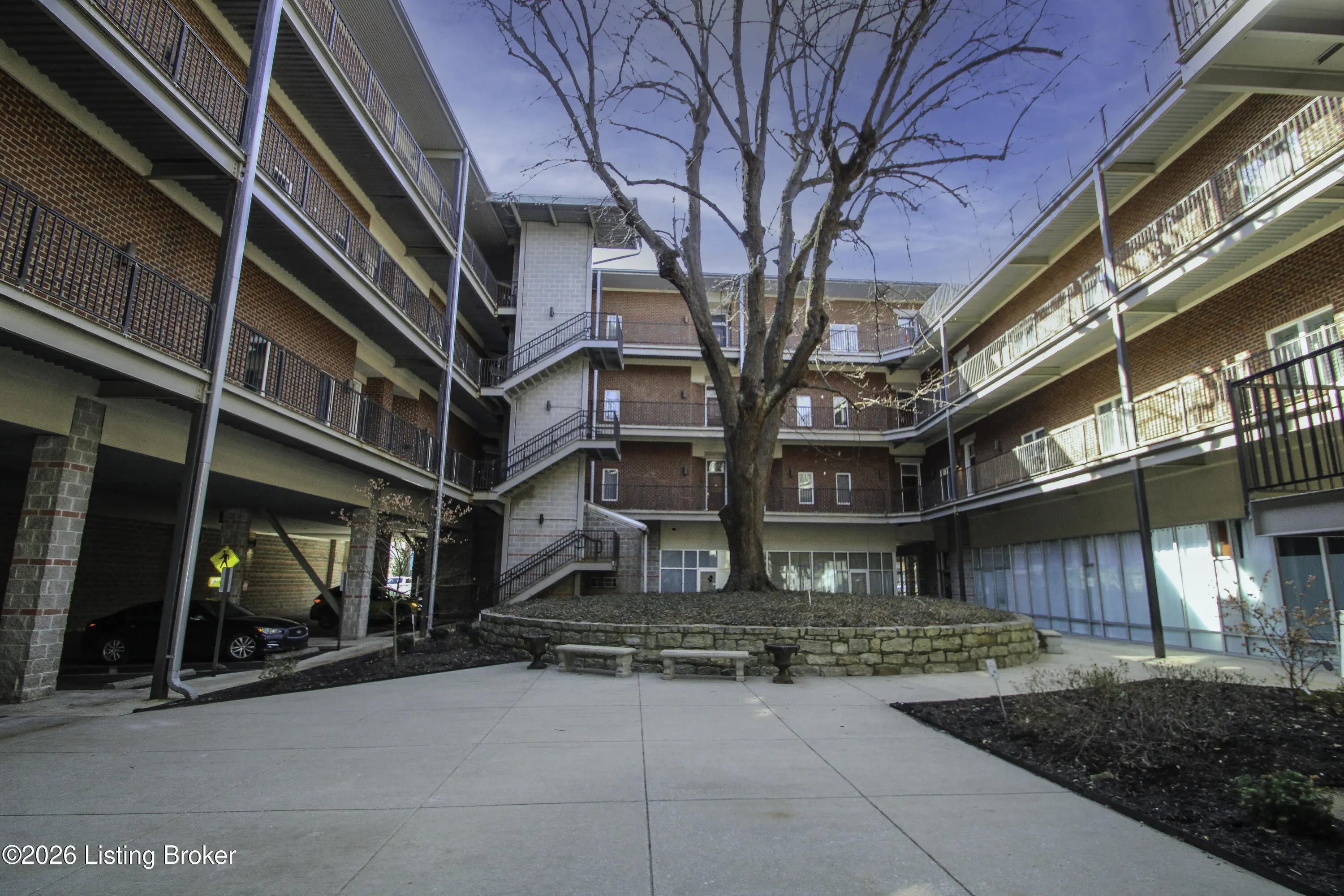 Photo of Listing #1711572