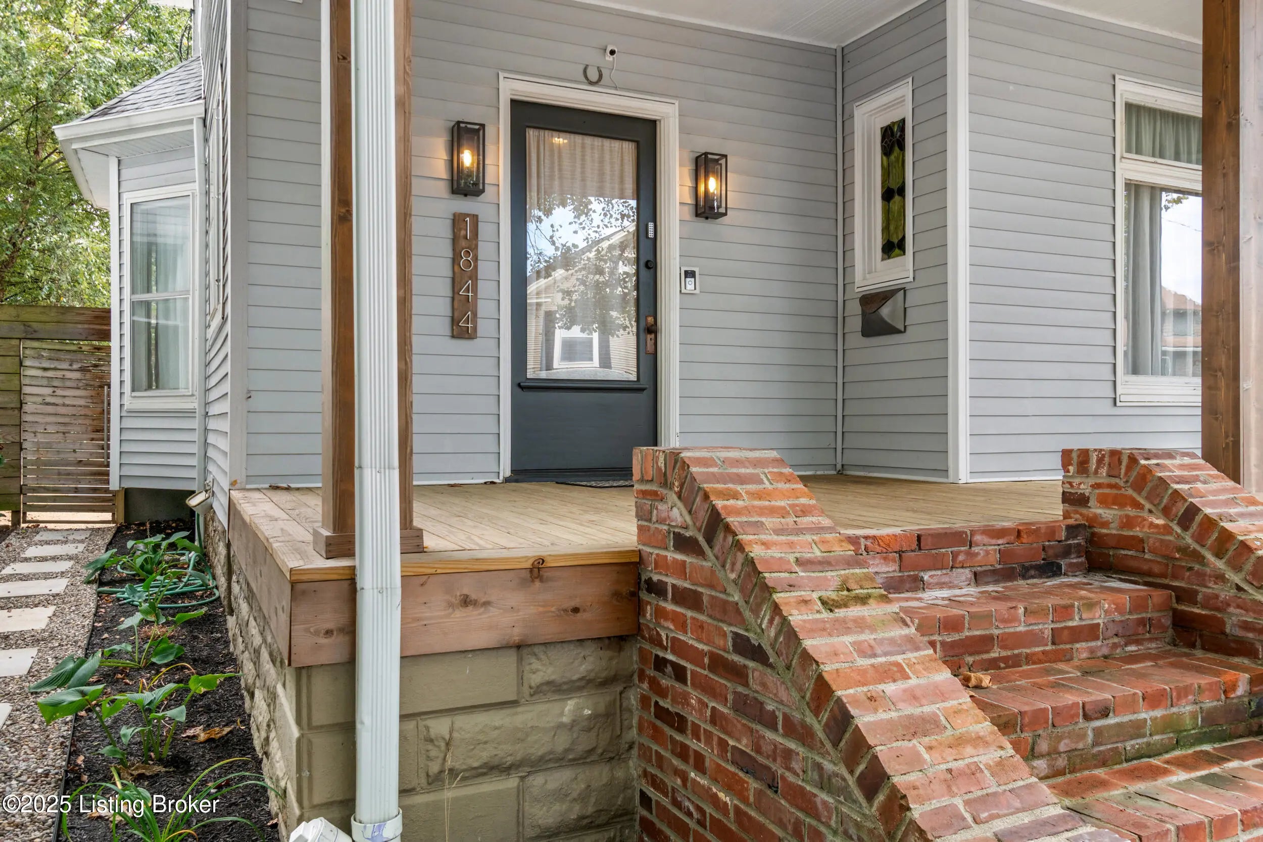 Photo of Listing #1709742