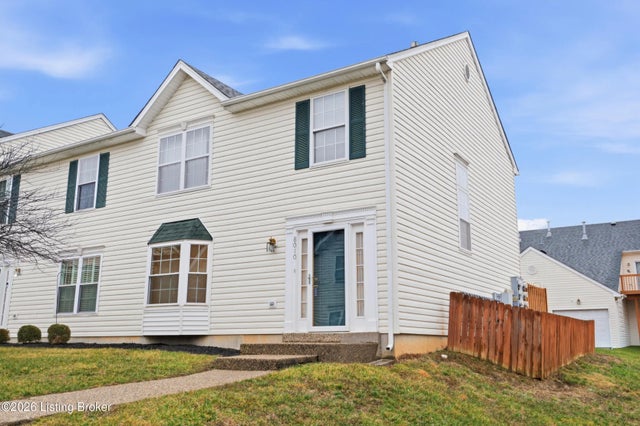 8010 Emerald Green Way, Louisville