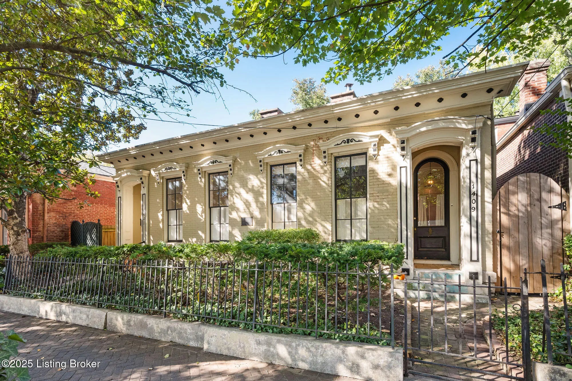 Photo of Listing #1709956