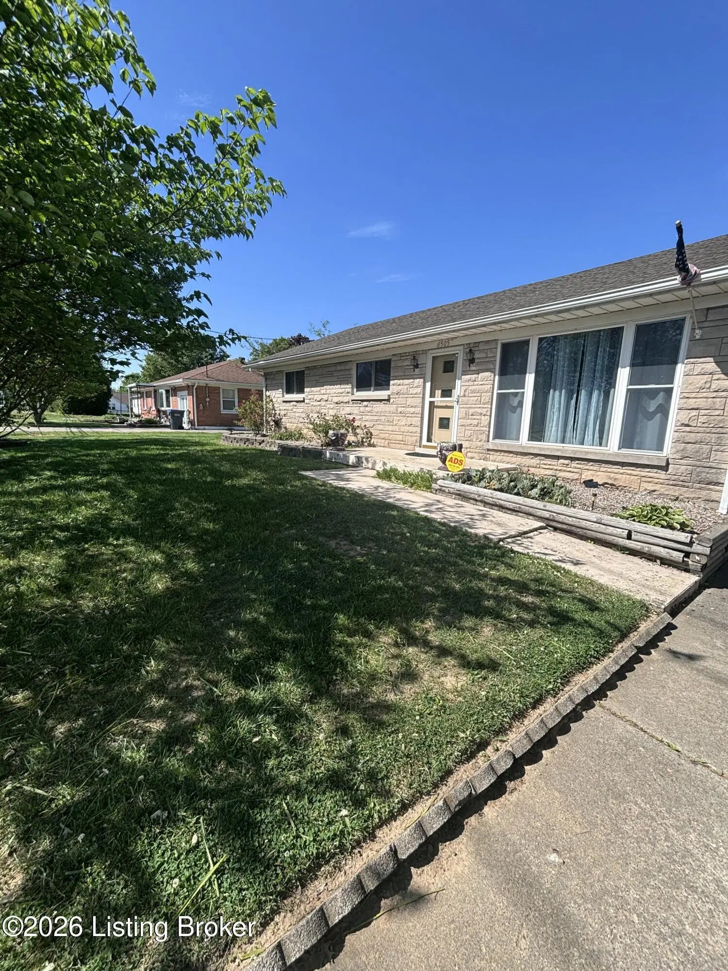 Photo of Listing #1710550