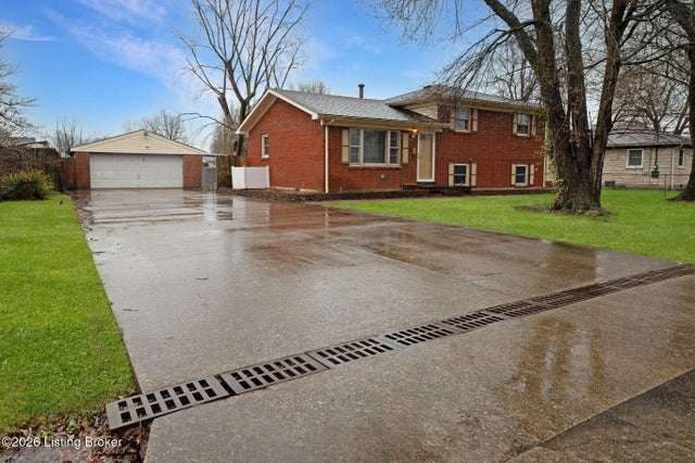 8311 Latania Dr, Louisville