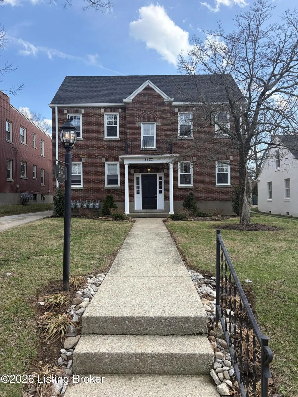 2122 Village Dr, Louisville