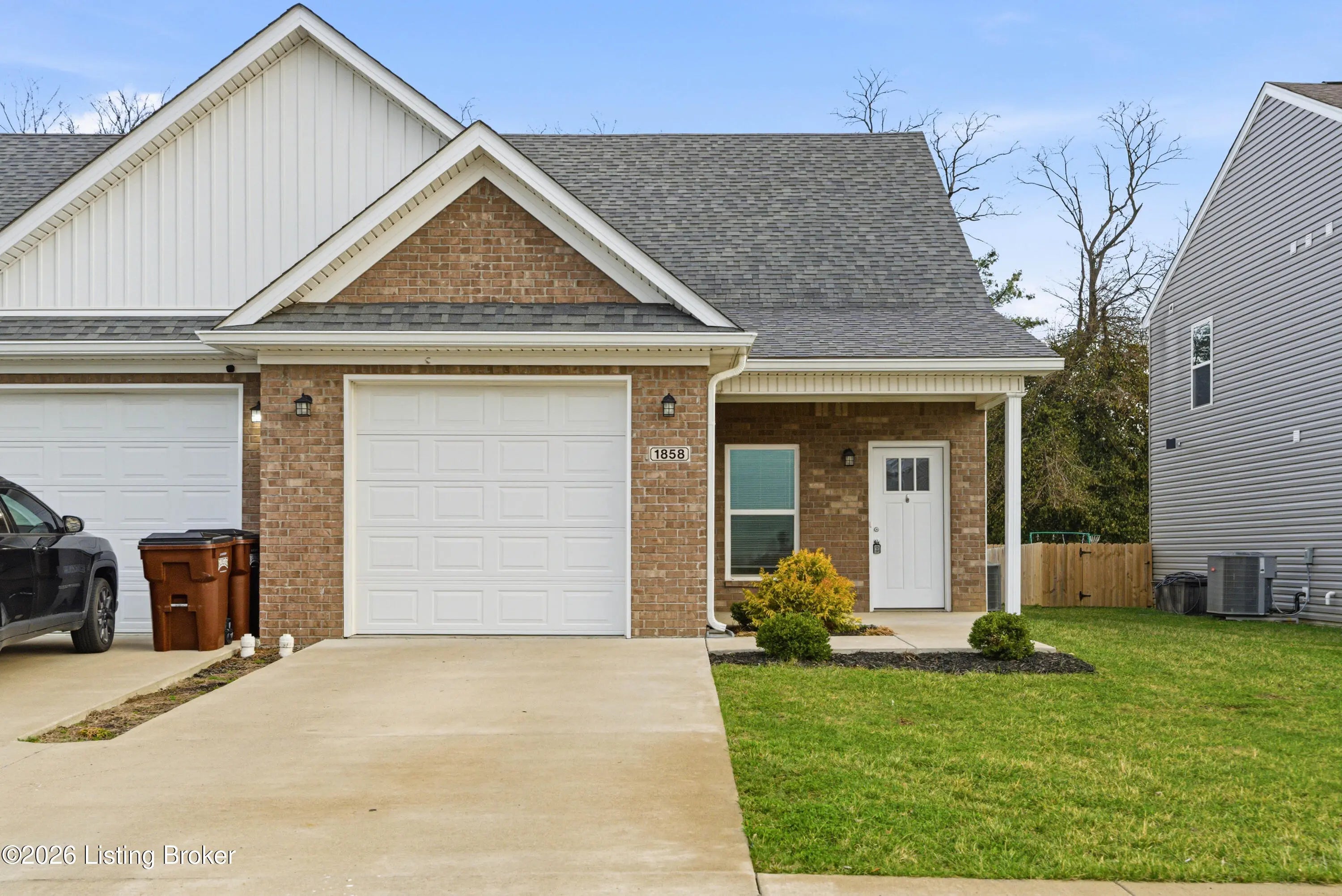 Photo of Listing #1711345