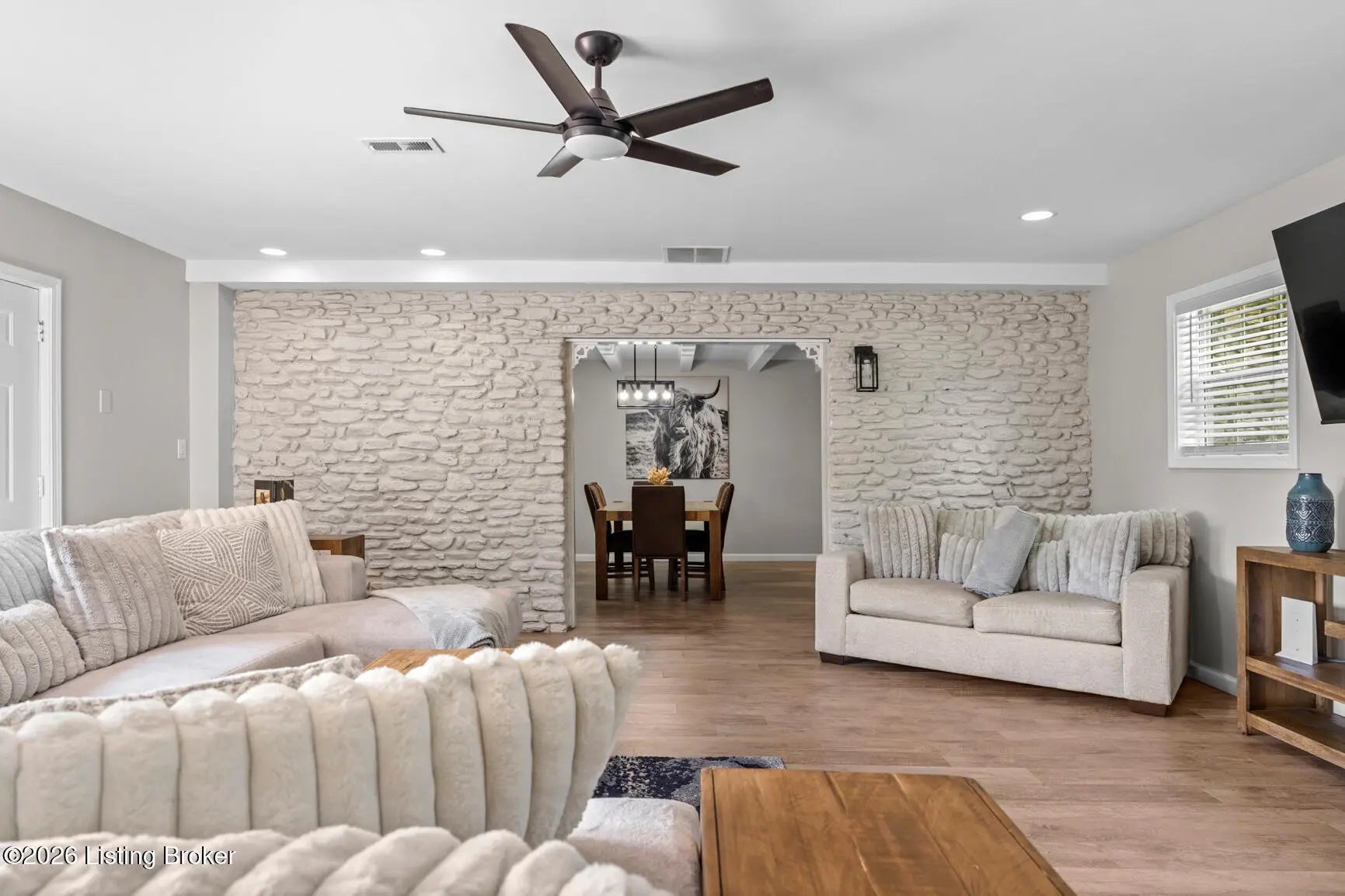 Photo of Listing #1711466