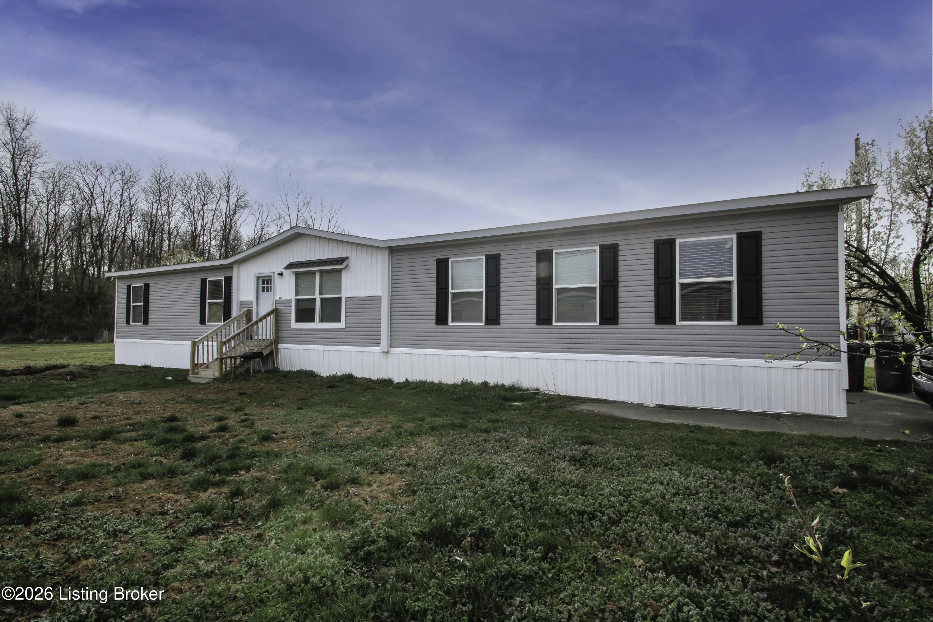 Photo of Listing #1711543