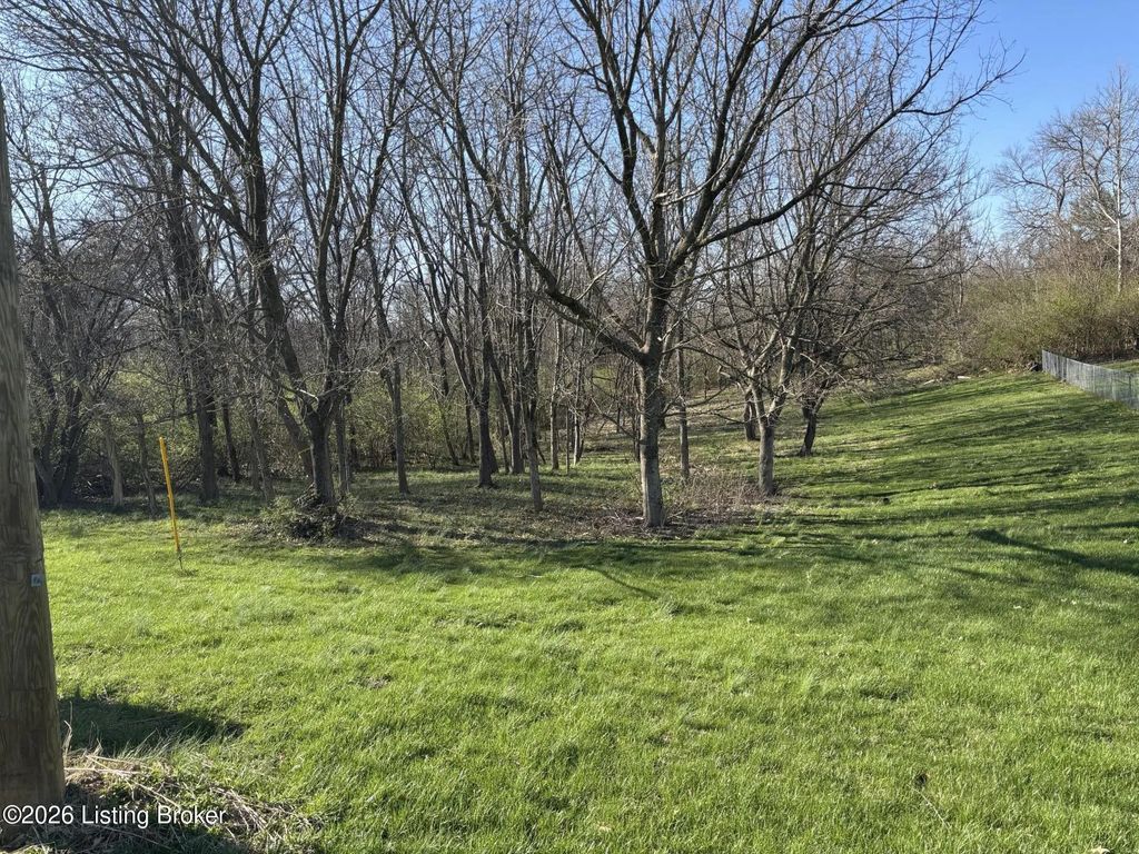 16214 Shelbyville Rd, Louisville