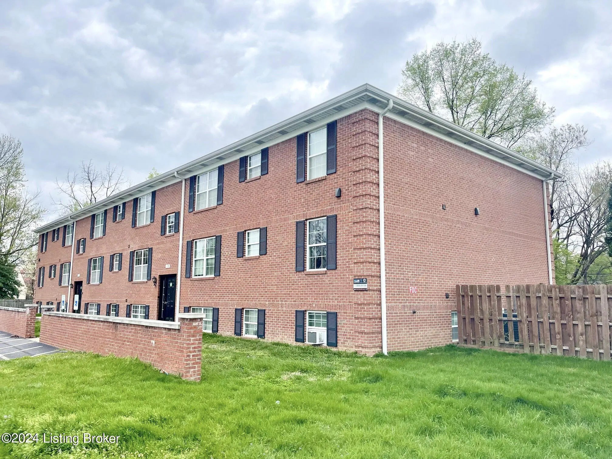 Photo of Listing #1711738