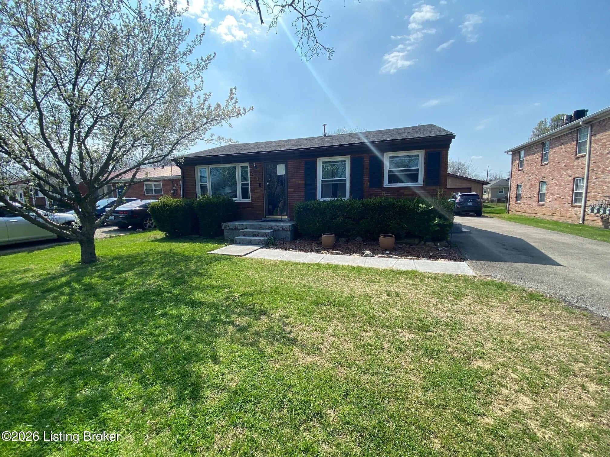 Photo of Listing #1712584