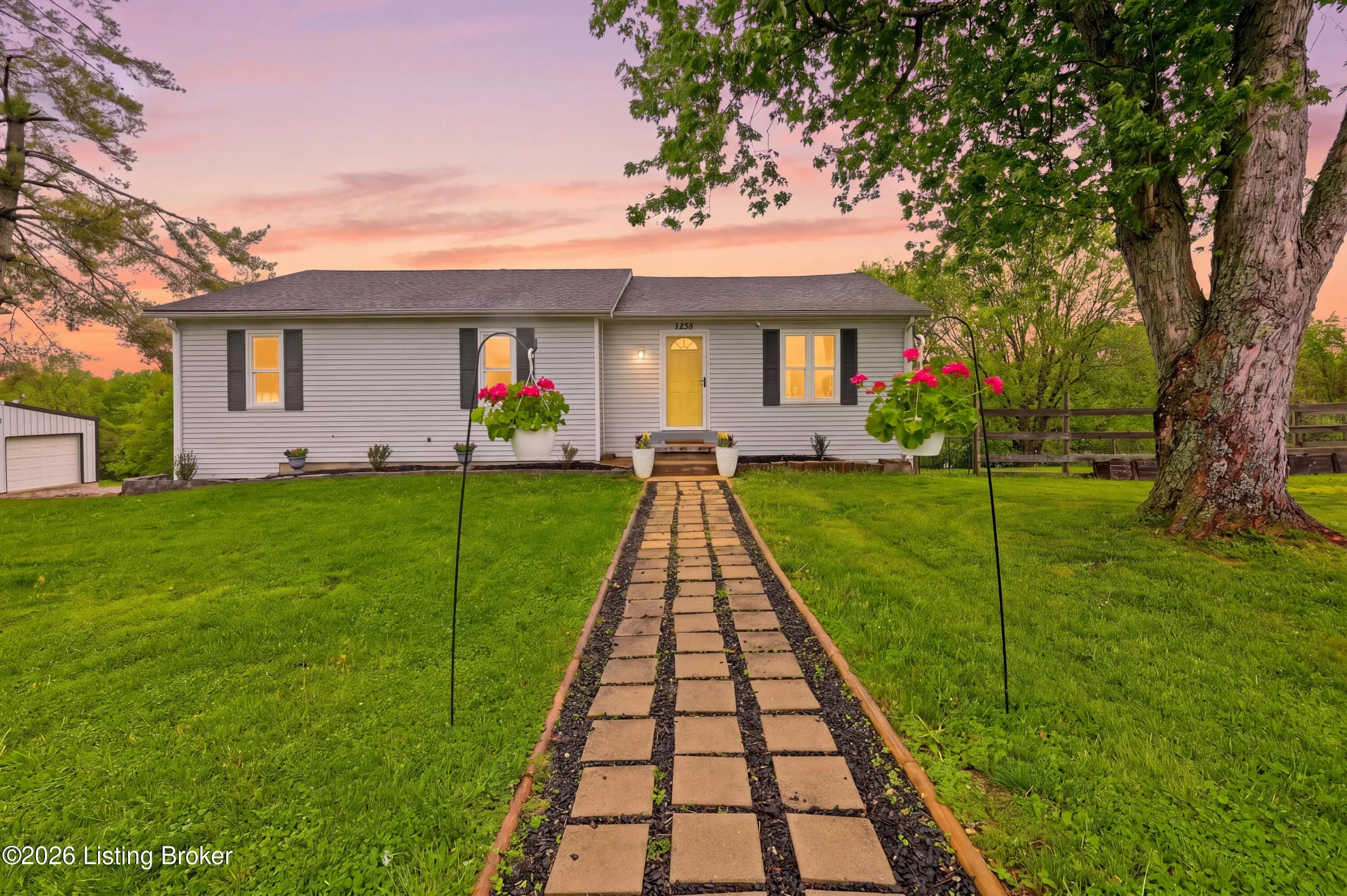 Photo of Listing #1712411