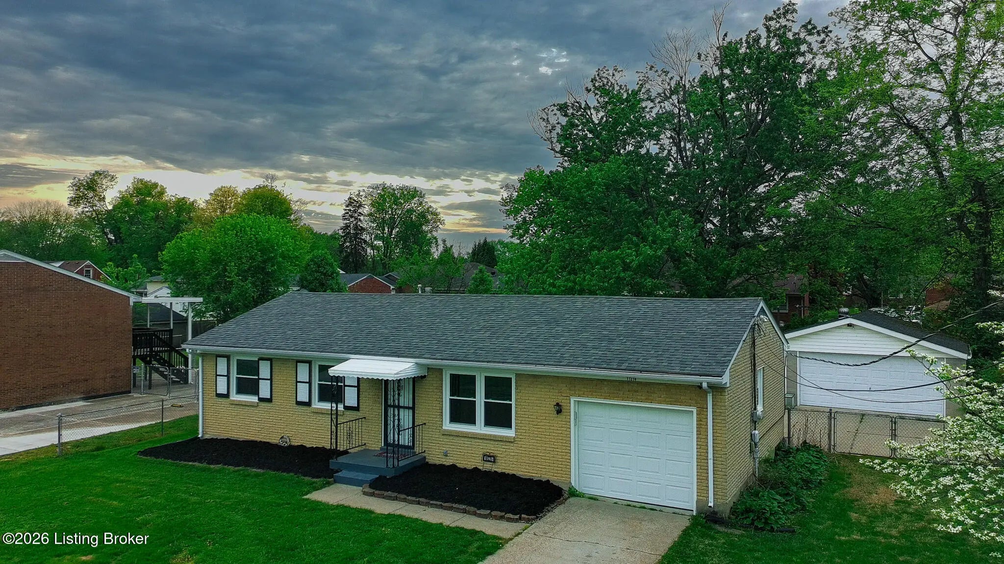 Photo of Listing #1713432