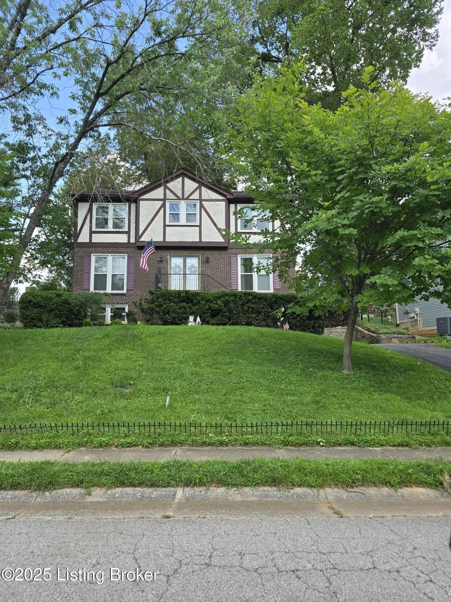 Photo of Listing #1713536