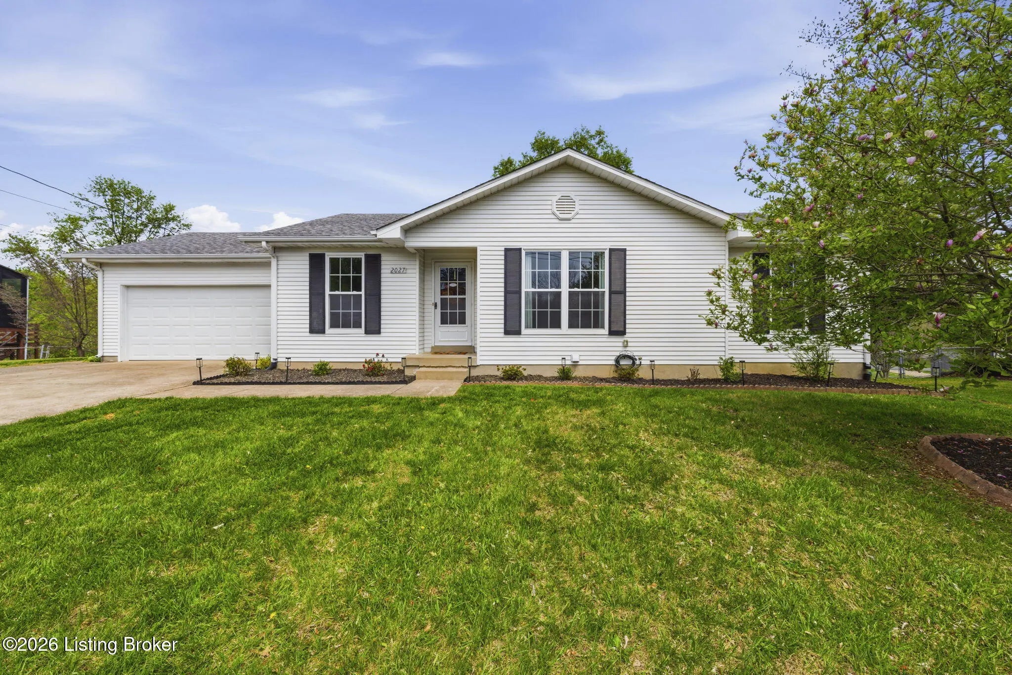 Photo of Listing #1713696