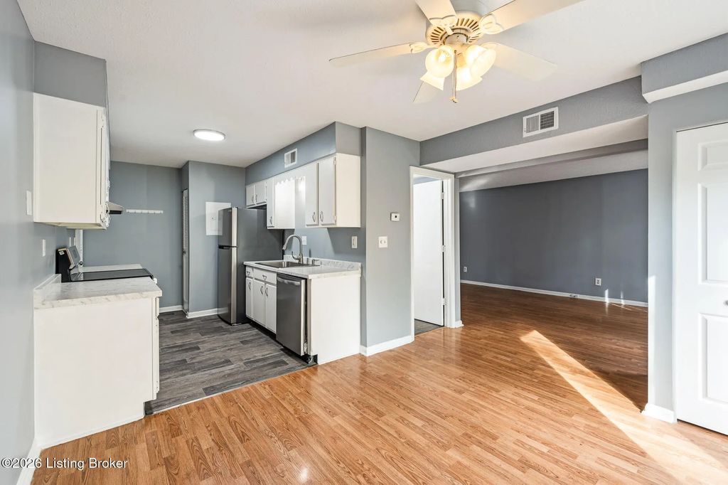 3037 Fordhaven Rd, Louisville