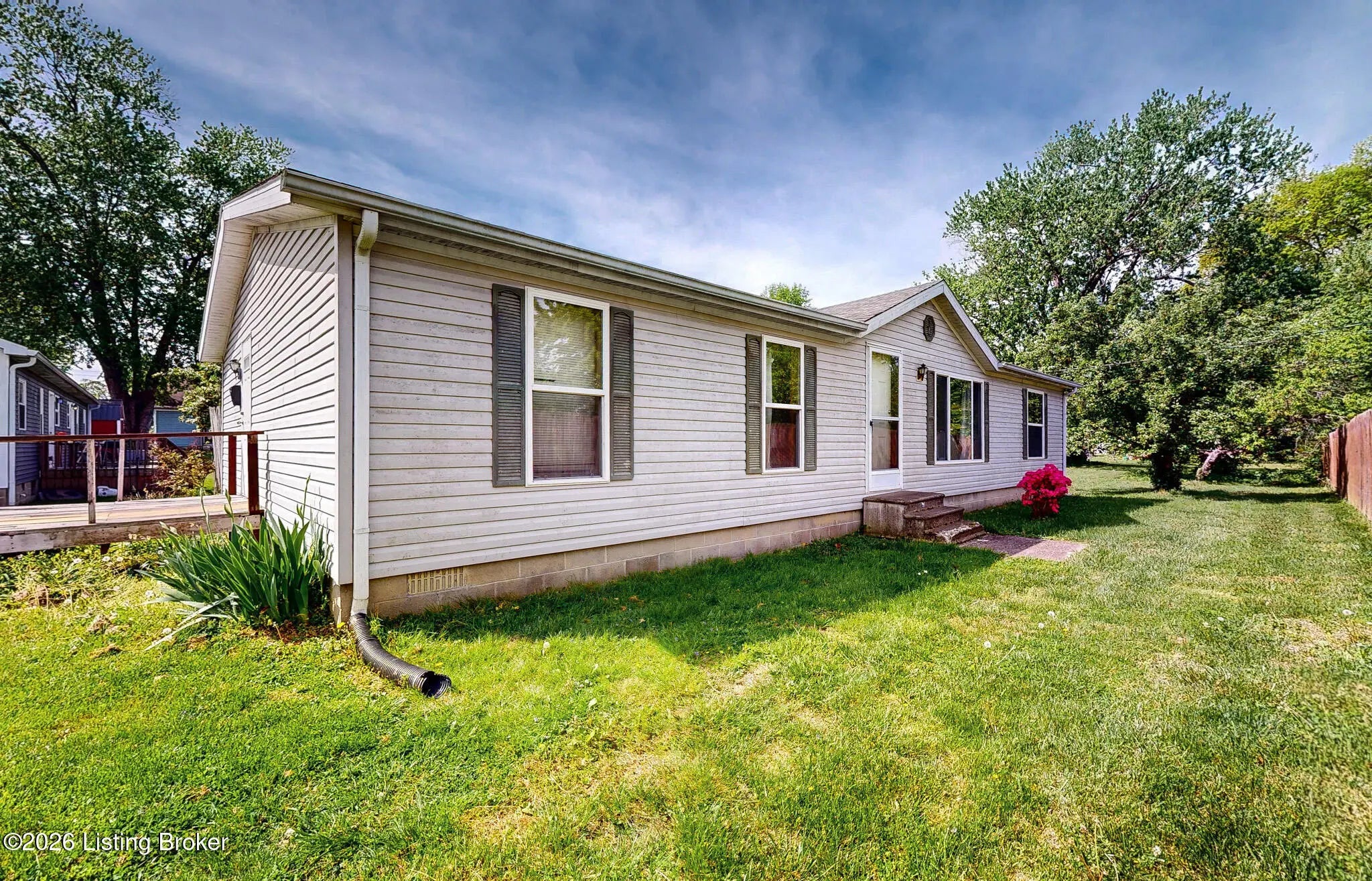 Photo of Listing #1715044