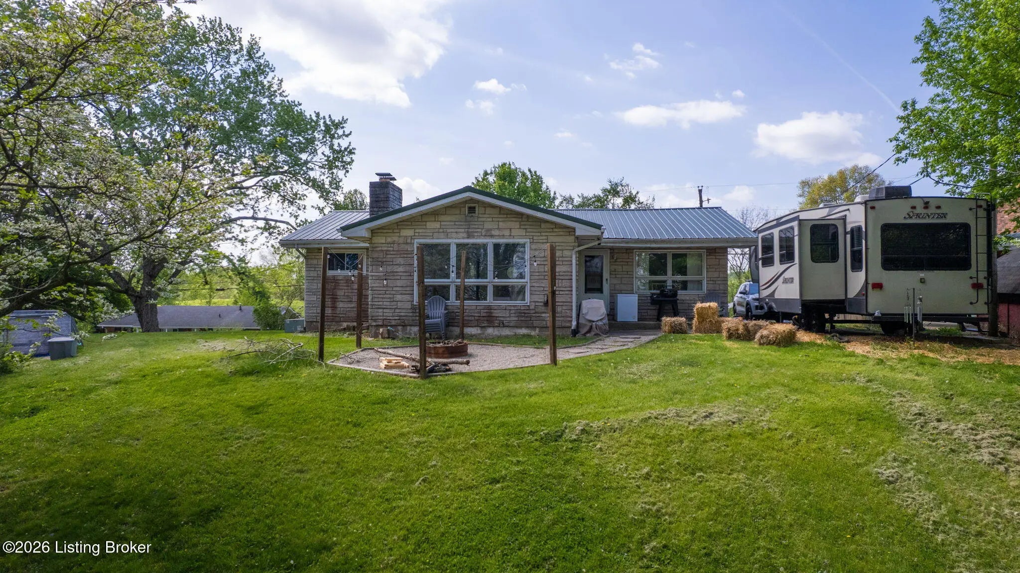 Photo of Listing #1714766