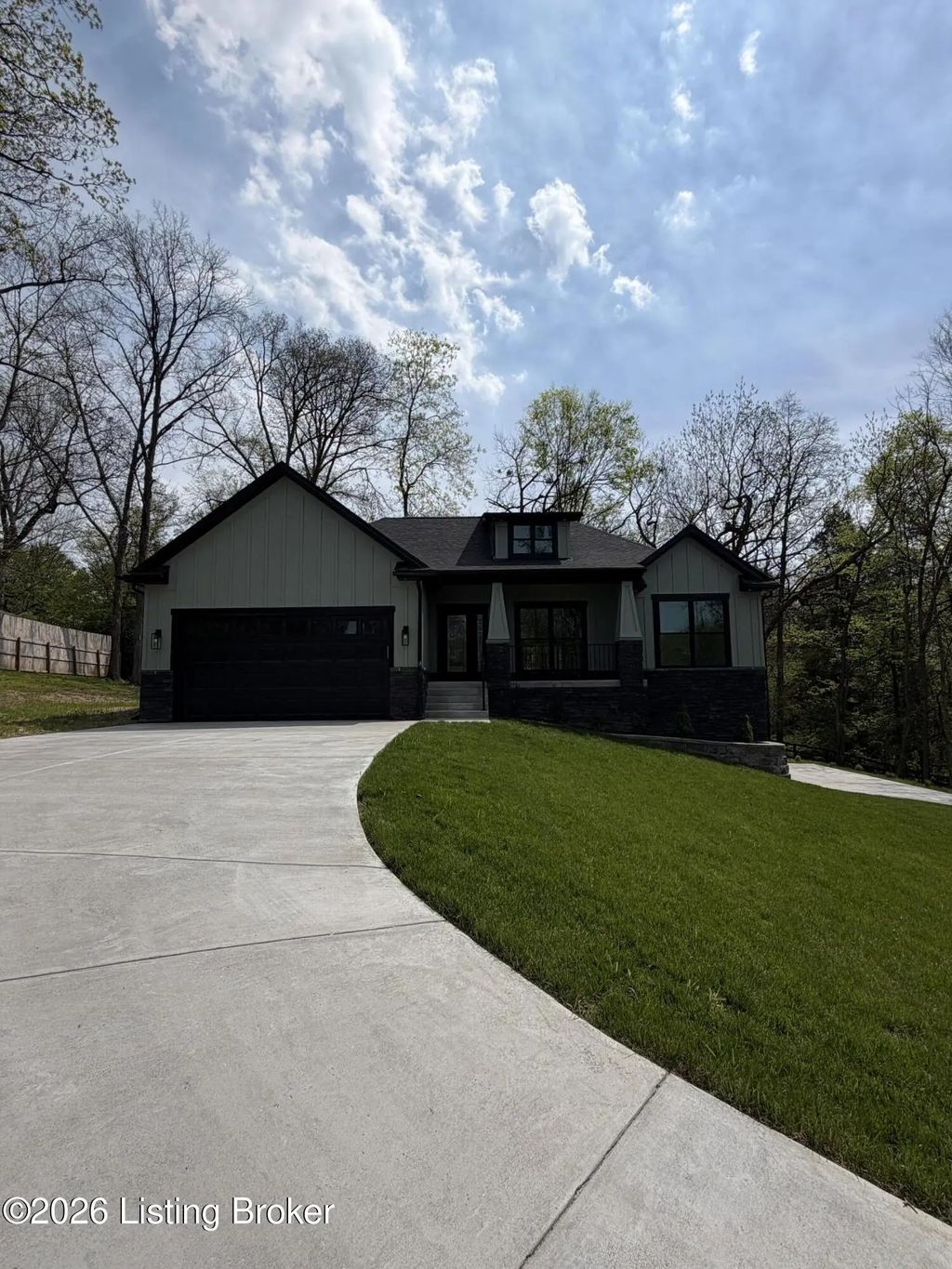 8105 Michael Ray Dr, Louisville