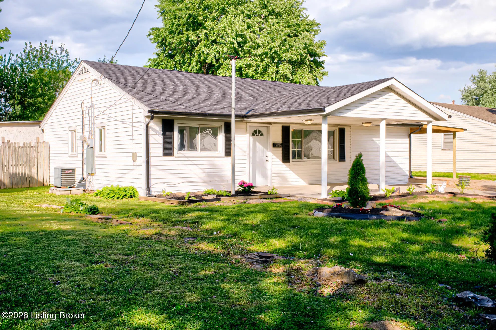 Photo of Listing #1715010