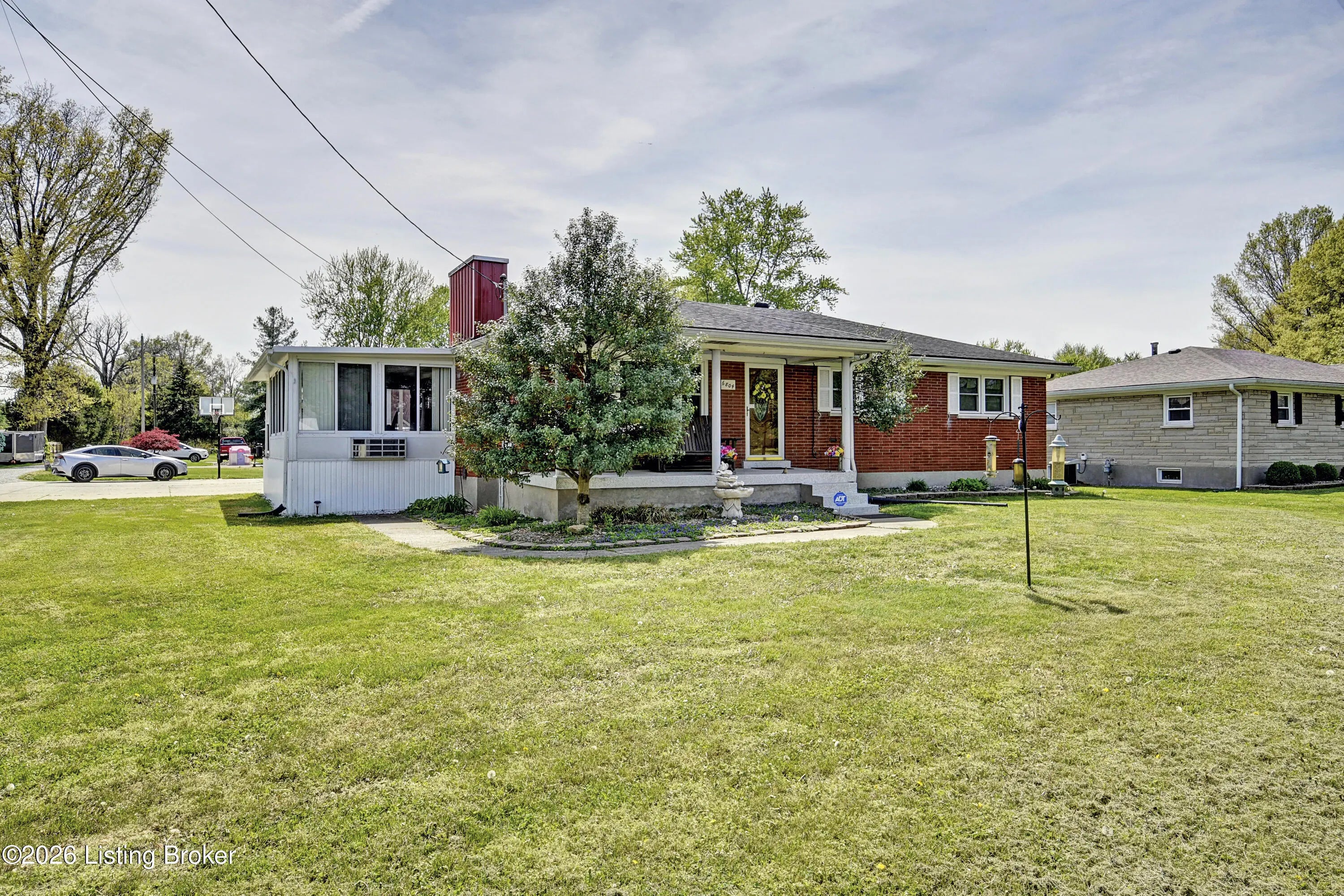 Photo of Listing #1715032