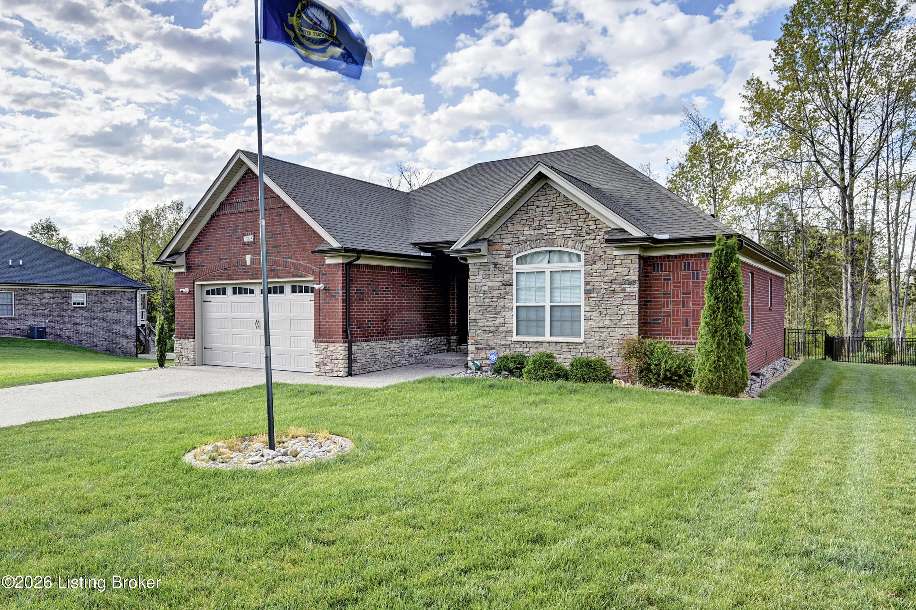 Photo of Listing #1715100