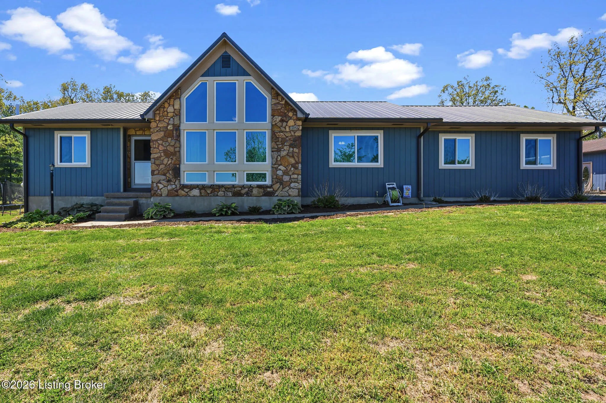 Photo of Listing #1715116