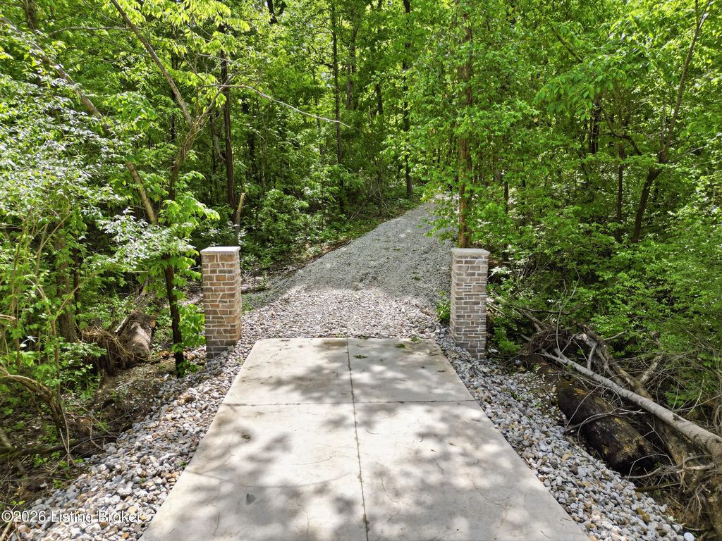 5900 Billtown Rd, Louisville