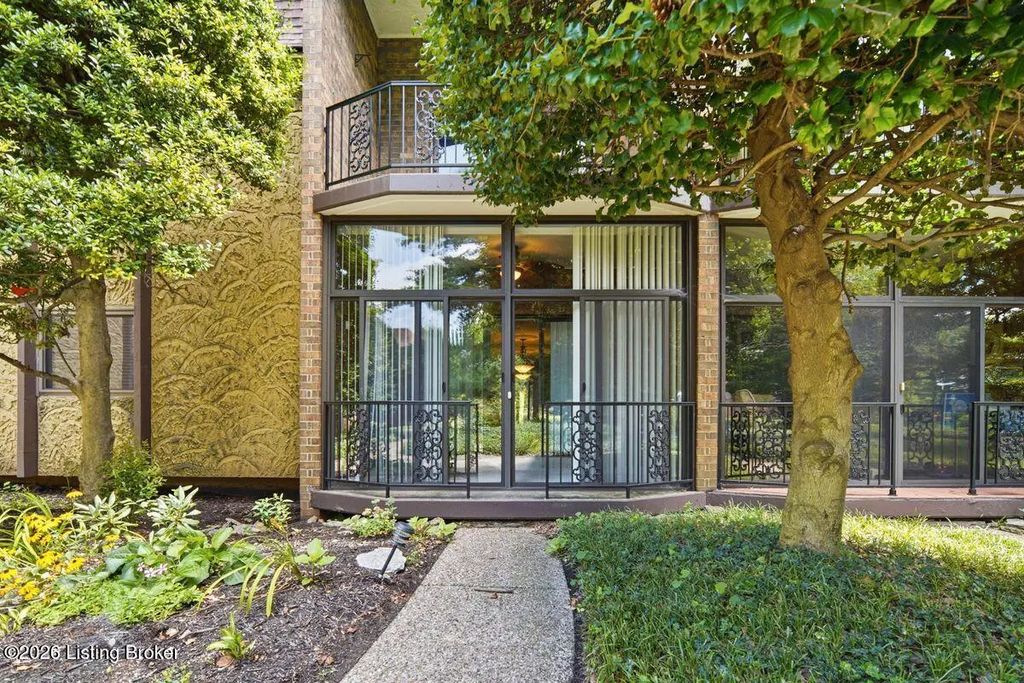1602 Gardiner Ln Apt 130, Louisville
