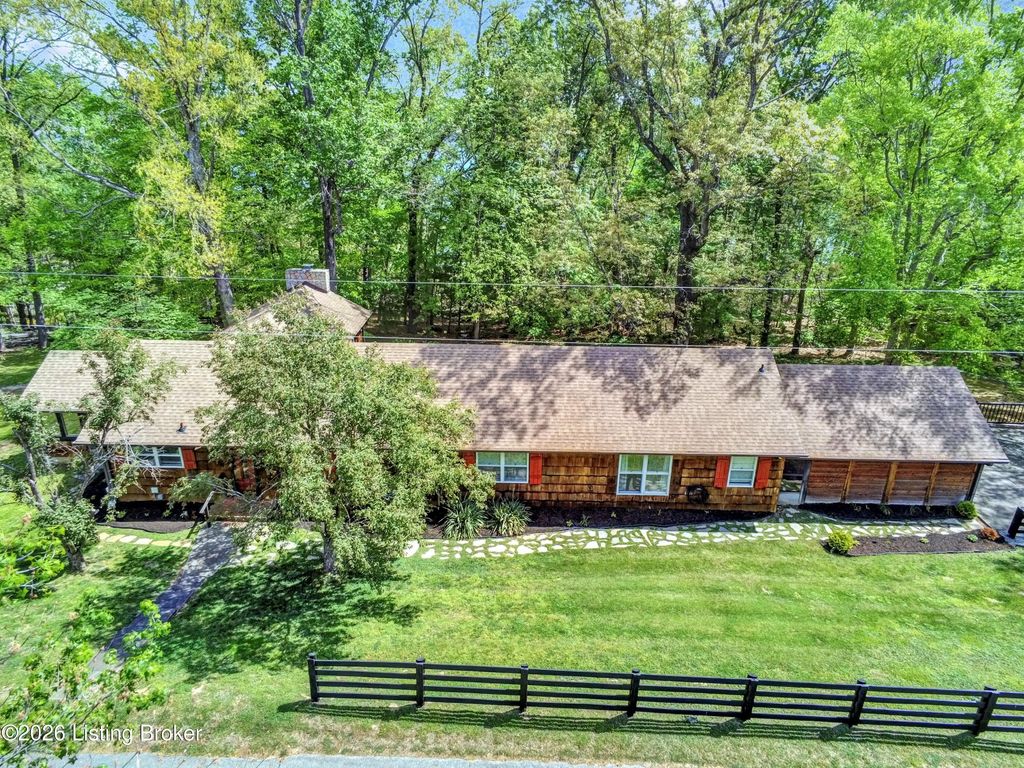 131 Lakeside Dr, Scottsville