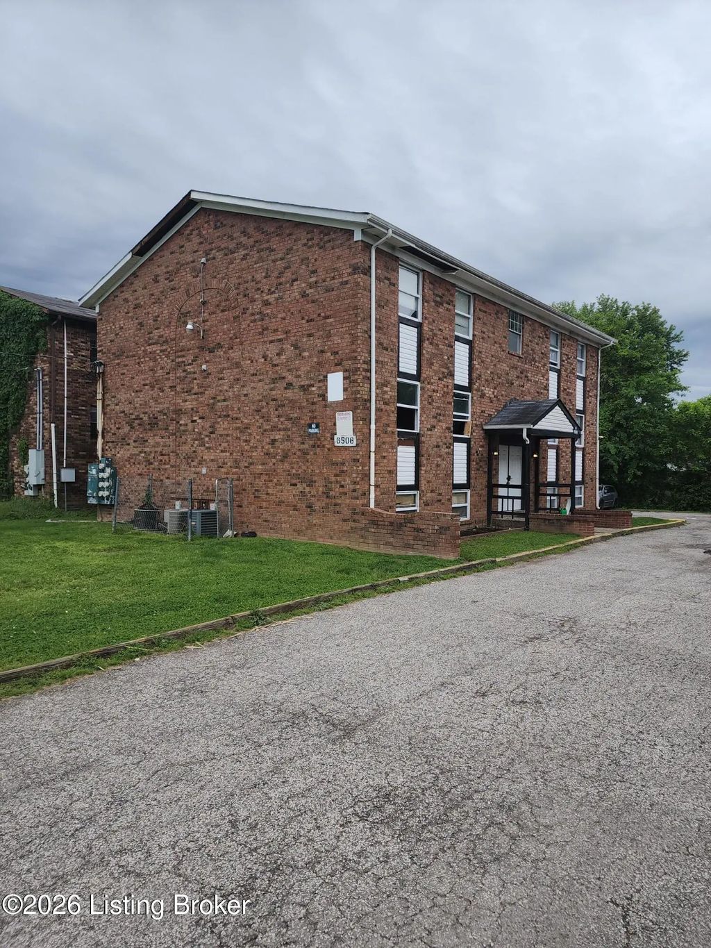 6506 Hackel Dr, Louisville