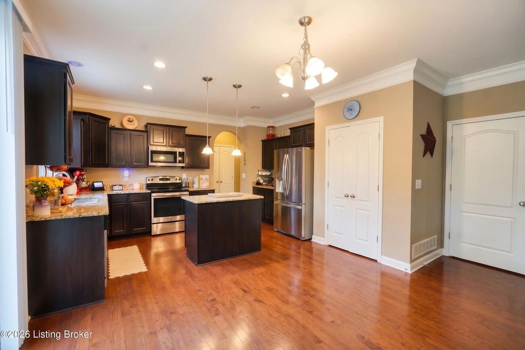 9105 Blue Boulder Ct, Louisville