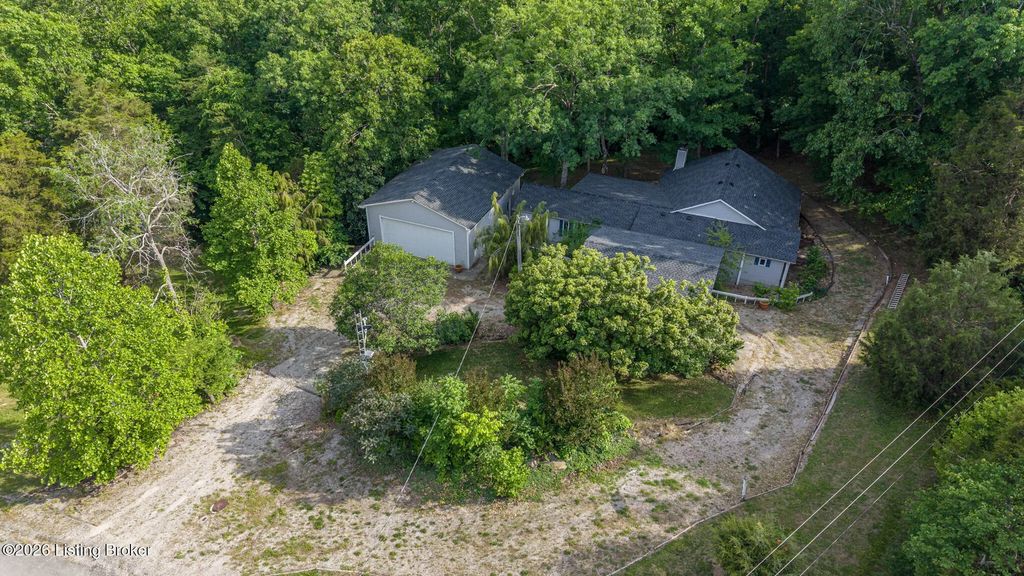 877 Twin Cove Rd, Clarkson