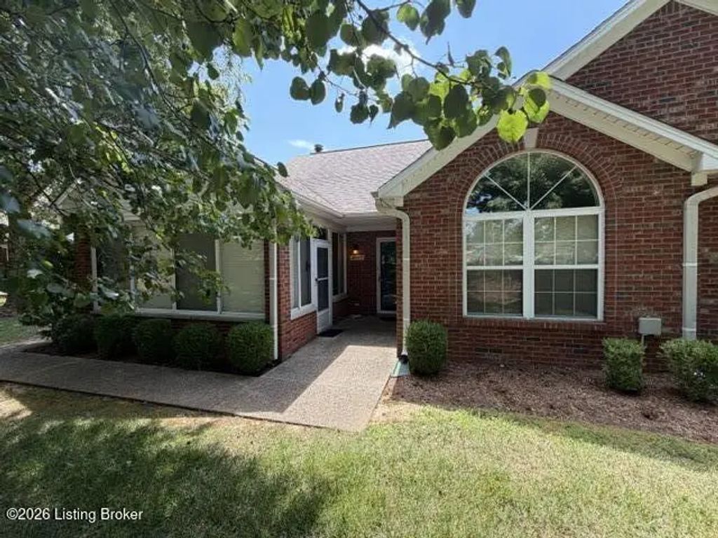 8037 Saint Andrews Village Dr, Louisville