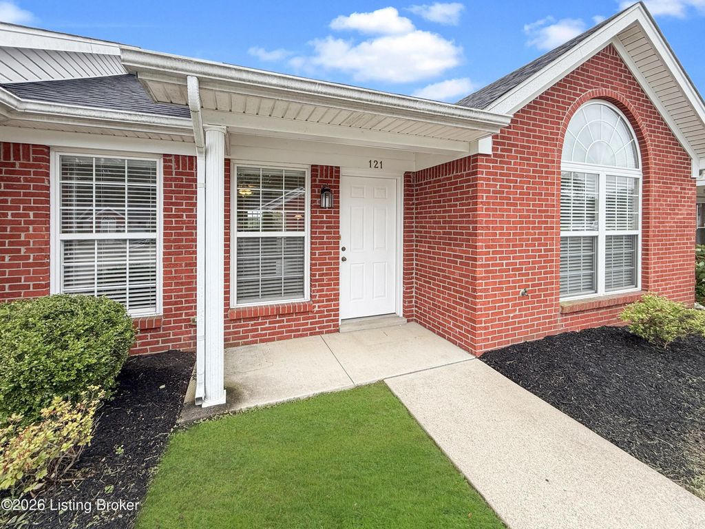 121 Woodlake Ct, Mt Washington