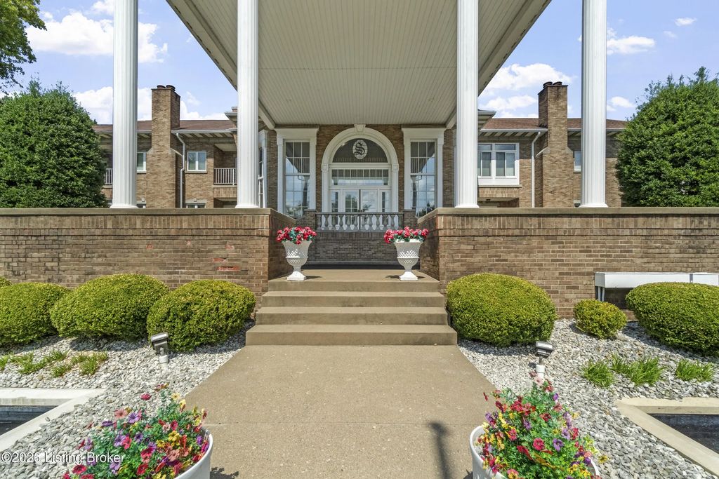 8605 Shelbyville Rd 127, Louisville