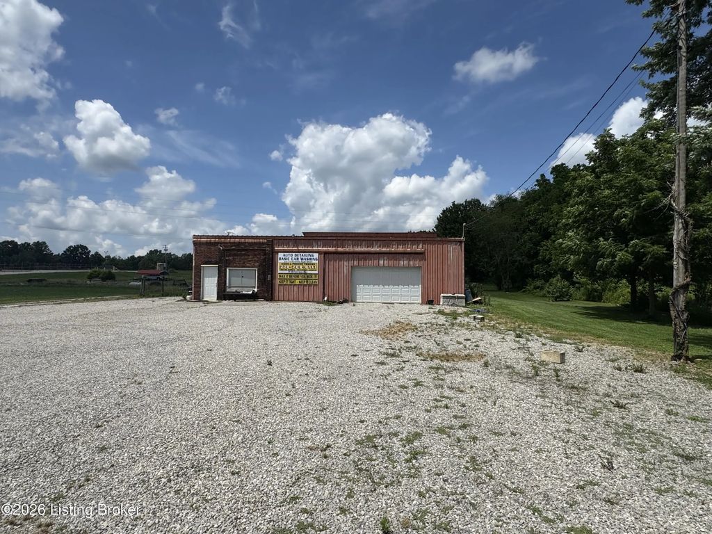 529 W Main St, Leitchfield