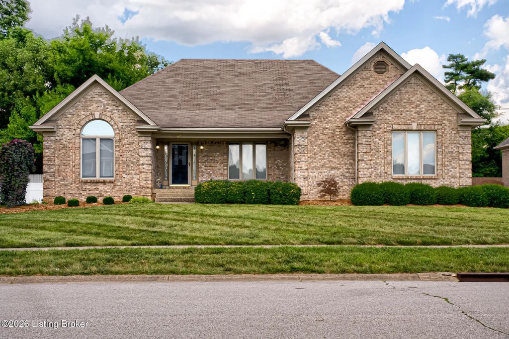 1421 Twin Ridge Rd, Louisville