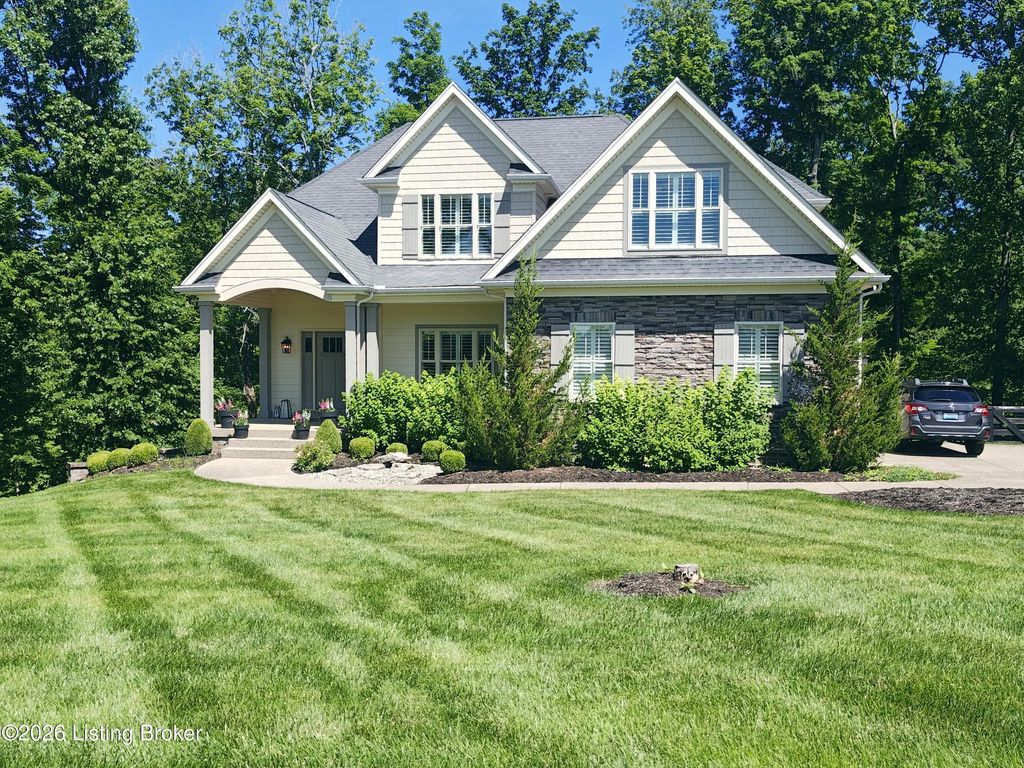 2003 Wooded Oak Ln, Crestwood