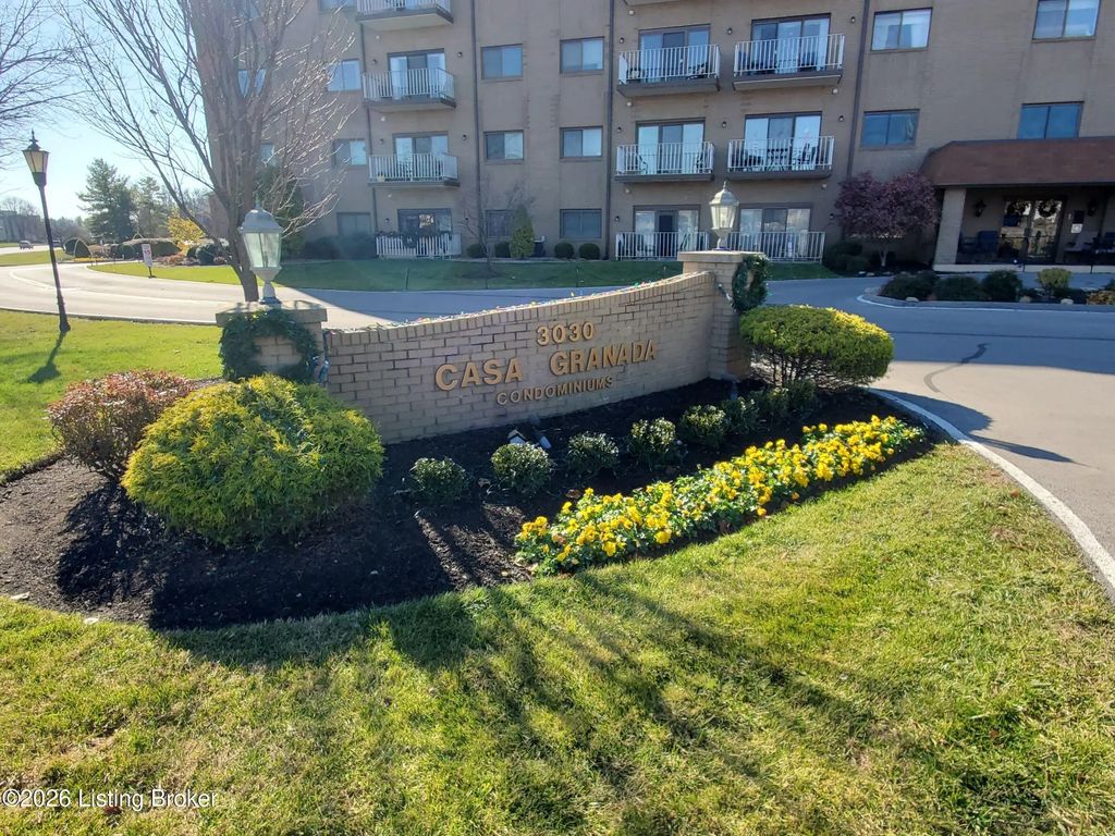 3030 Breckenridge Ln 527, Louisville