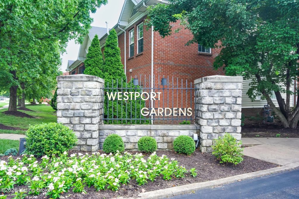 1229 Westlynne Way Apt 5, Louisville
