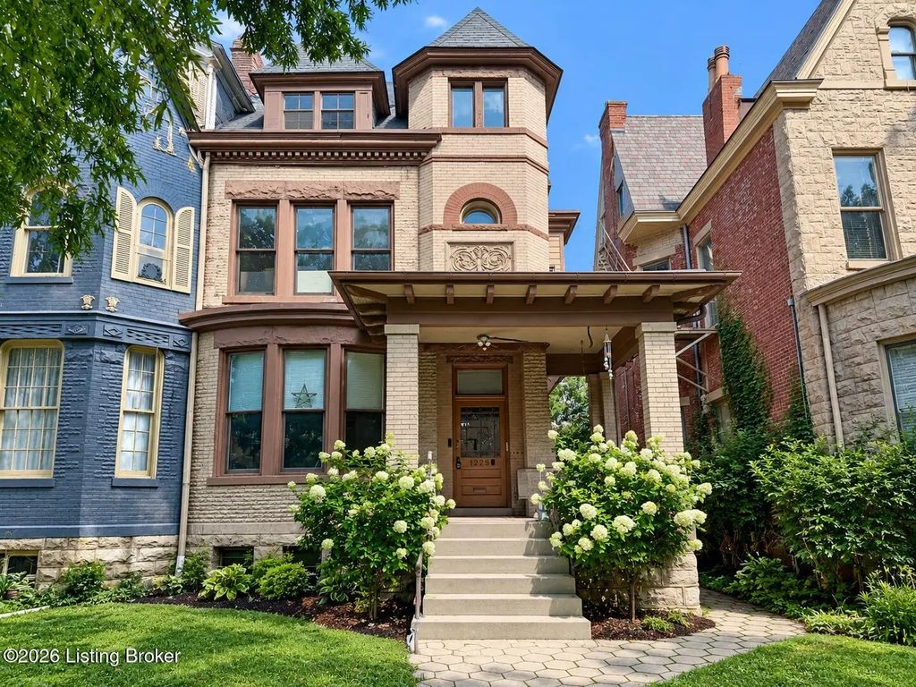 1466 Saint James Ct 4, Louisville