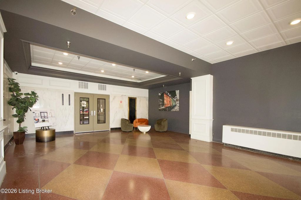323 W Broadway 1004, Louisville